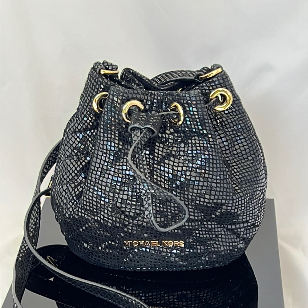 Michael Kors Jules Drawstring Crossbody! Brand New! Never used.
